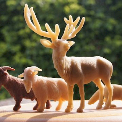 TECNARO: Spielfiguren, Biostoffe ersetzen Erdöl: Spielfiguren der Fa. Schleich aus ARBOBLEND® Bio-TPV